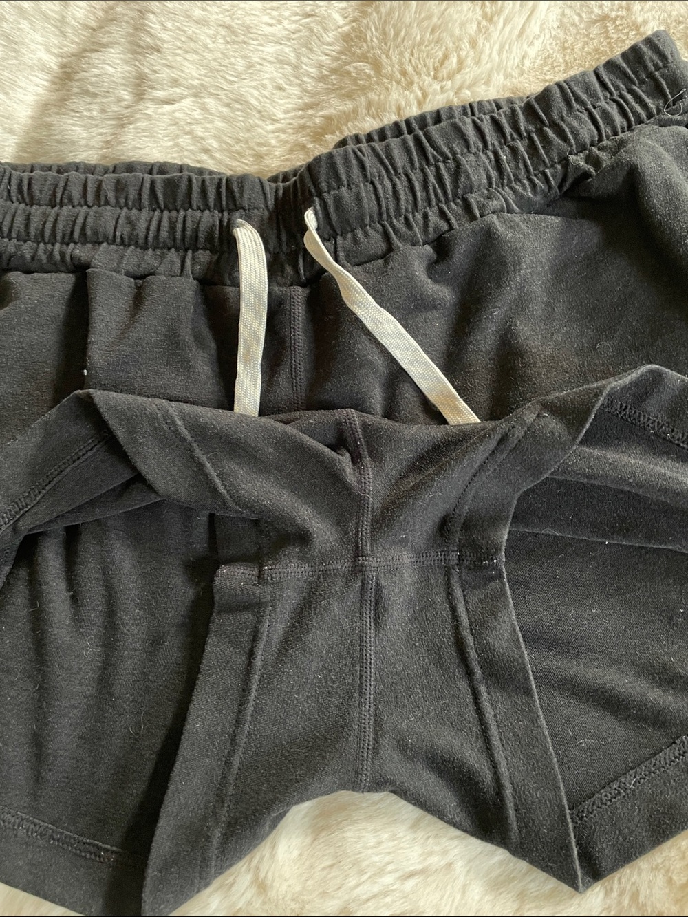Vuori Shorts - Picture 3 of 5